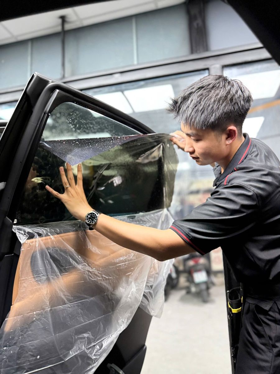 Phim cách nhiệt 3M tăng độ an toàn – Giữ kính vỡ không bắn tung tóe