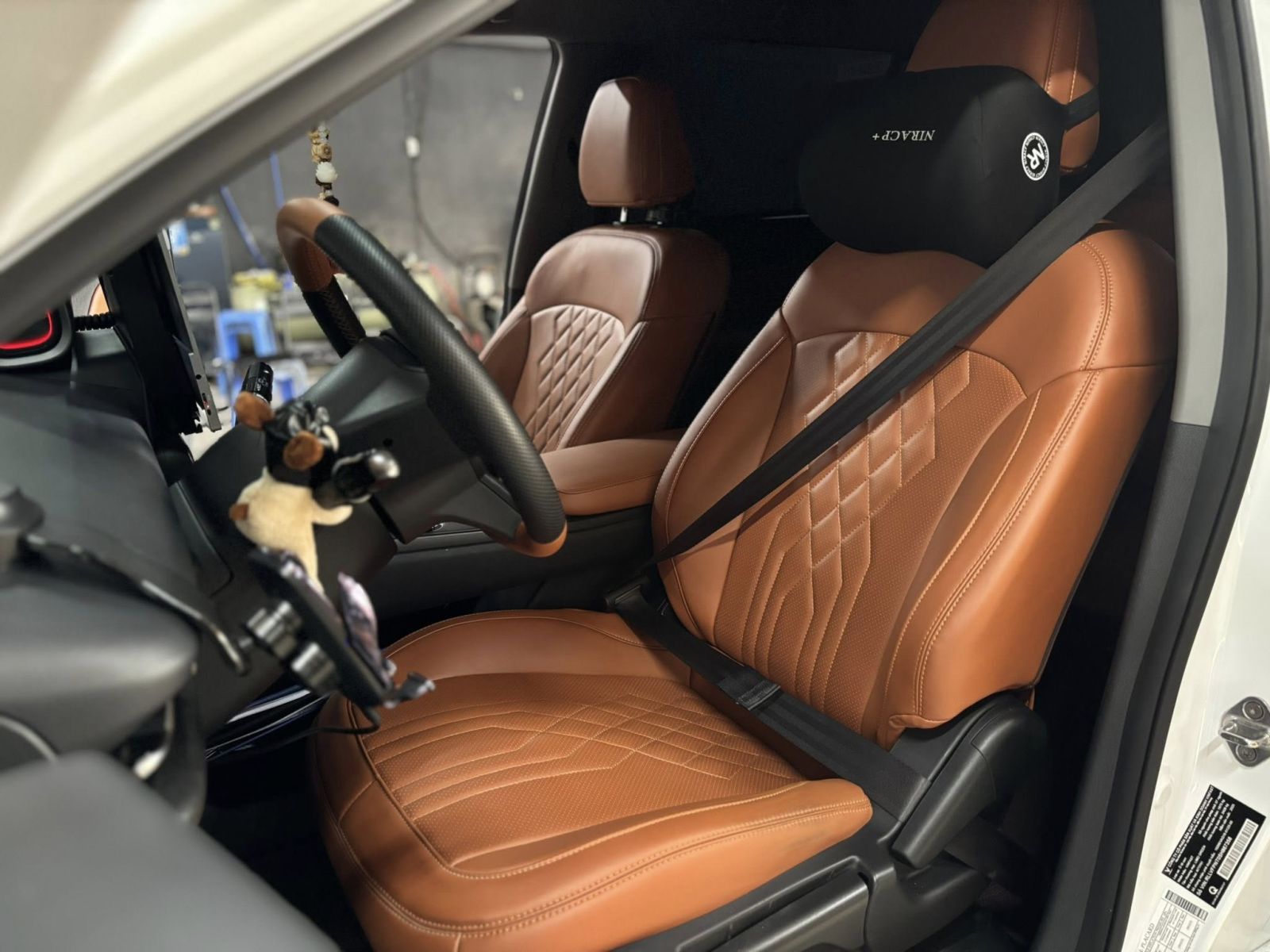 Chi tiết ghế độ Limousine màu Green cho Vinfast