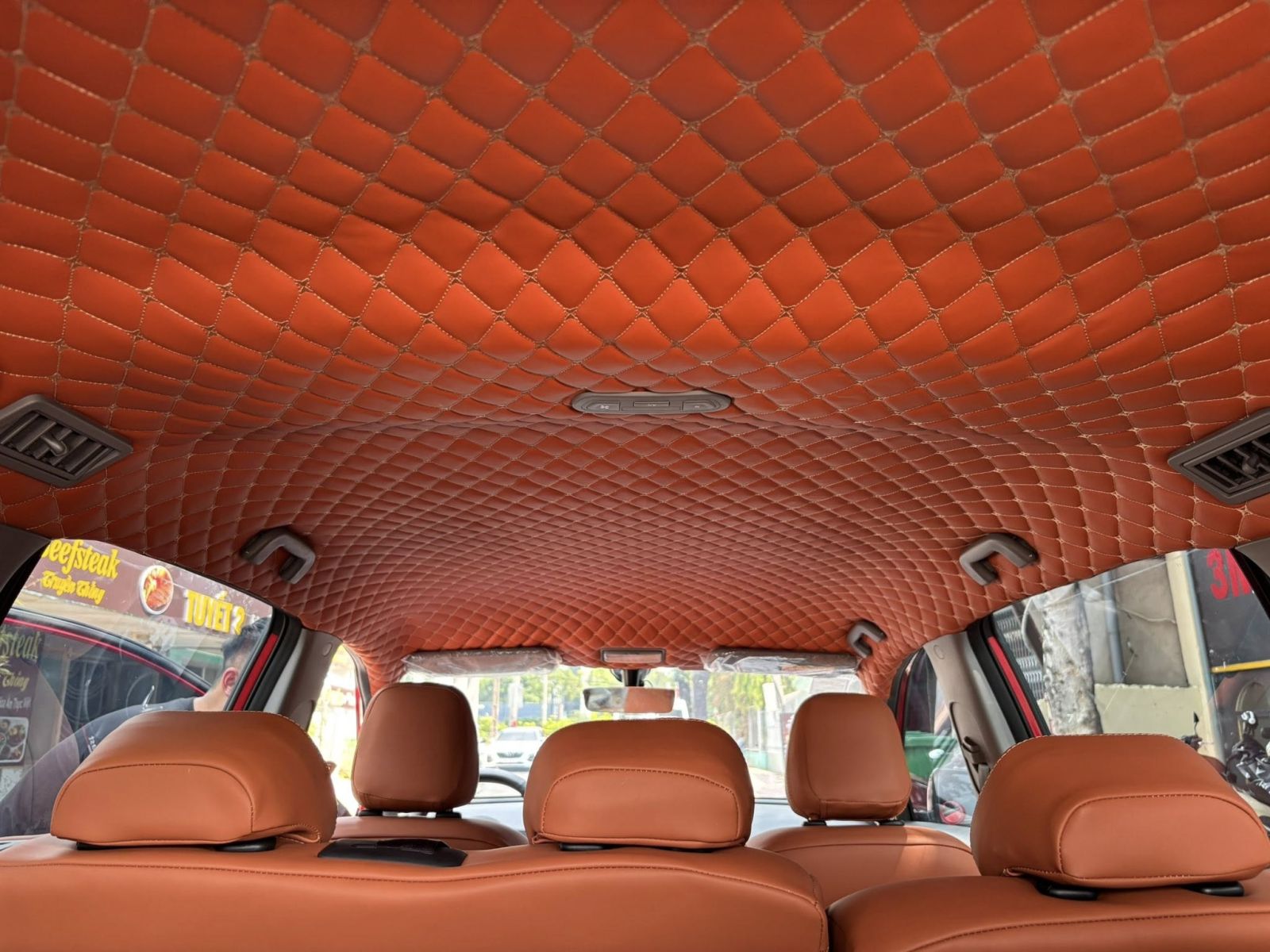 Thiết kế ghế Limousine màu xanh Green cho xe Vinfast