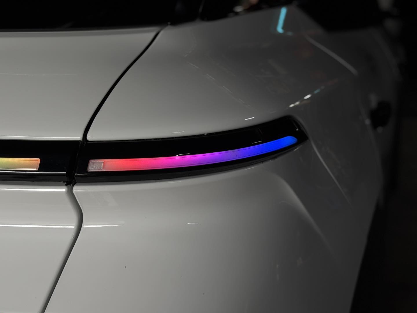 Quy trình thi công Led mí Vinfast chuyên nghiệp
